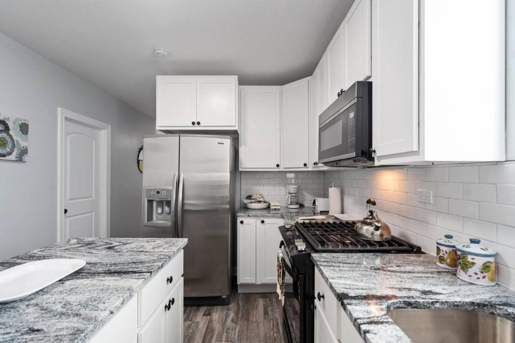 Newly Rehabbed Greystone With 2 Private Apartments, Backyard, Garage, Laundry, Close To Expressway Chicago Exterior foto